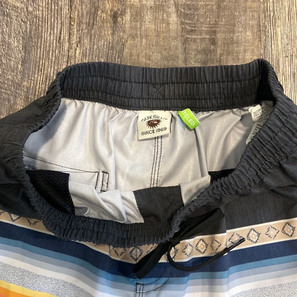 EUC Quicksilver Board Swim Shorts Size Medium